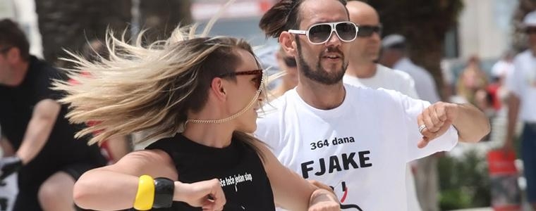 Sunce, šetnja i flash mob