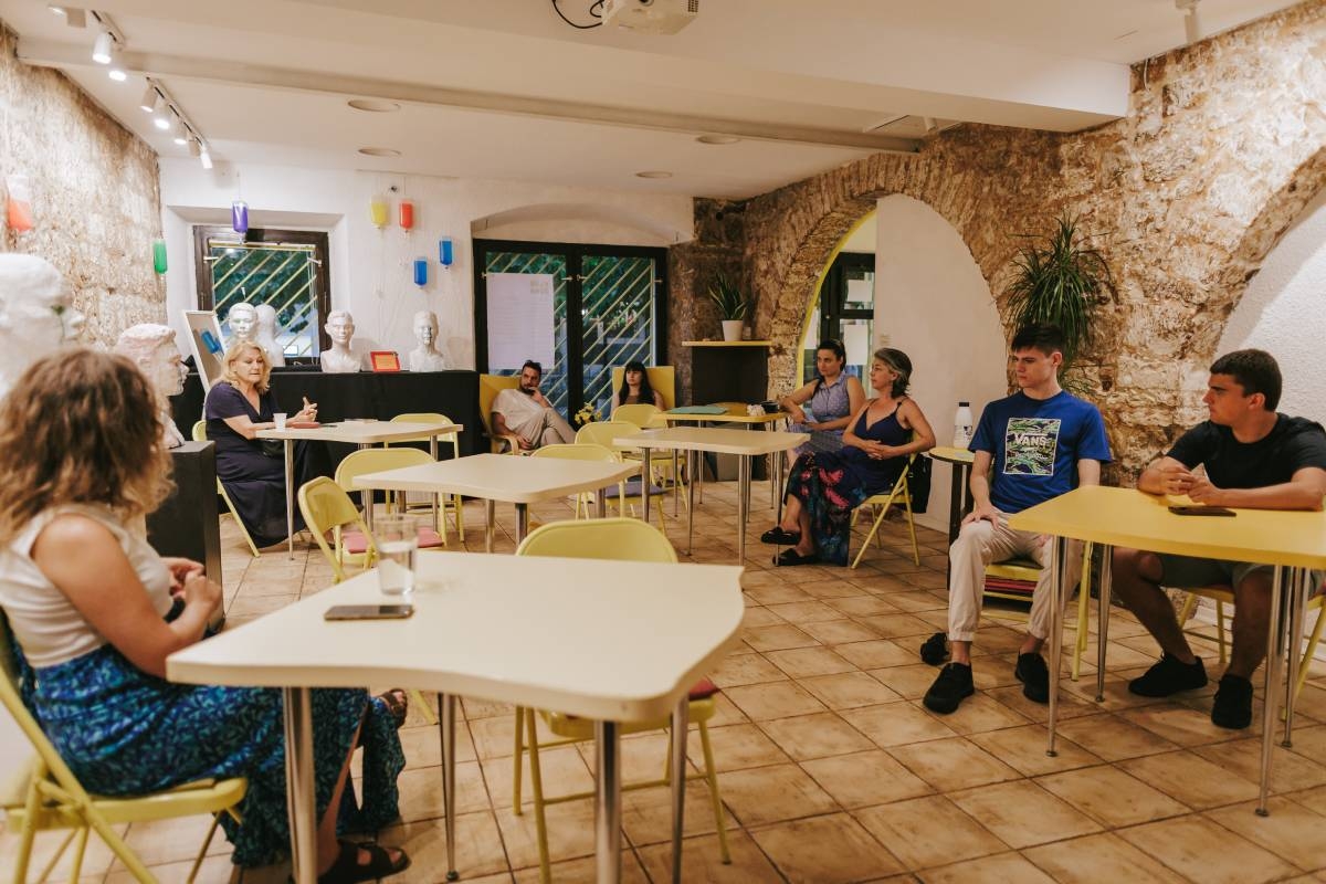 Kava s mladima: Kako spriječiti ovisnost o kockanju među mladima?