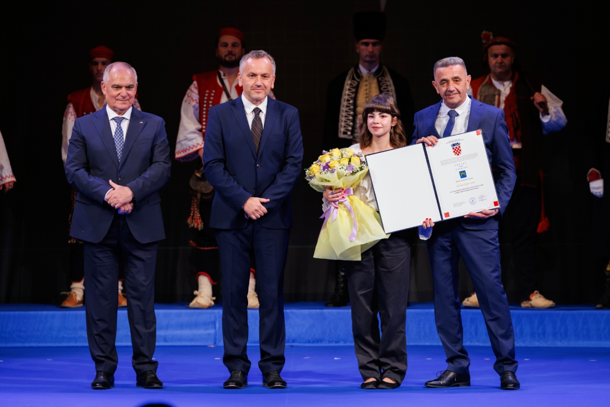Nagrada Splitsko-dalmatinske županije Info zoni: Mladi zaslužuju povjerenje!