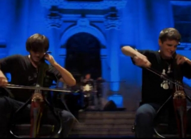 2Cellos pojačani bubnjarom