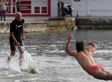 Božić, Riva i picigin